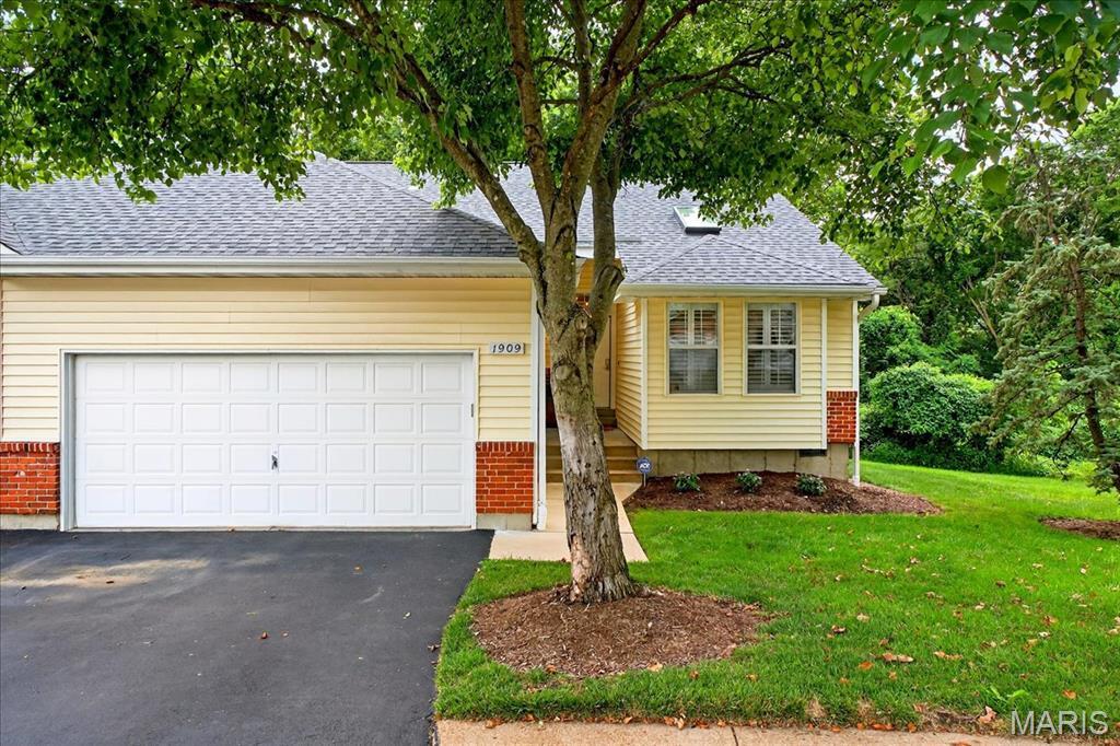 Property Photo: 1909 King Arthur Court MO 63146