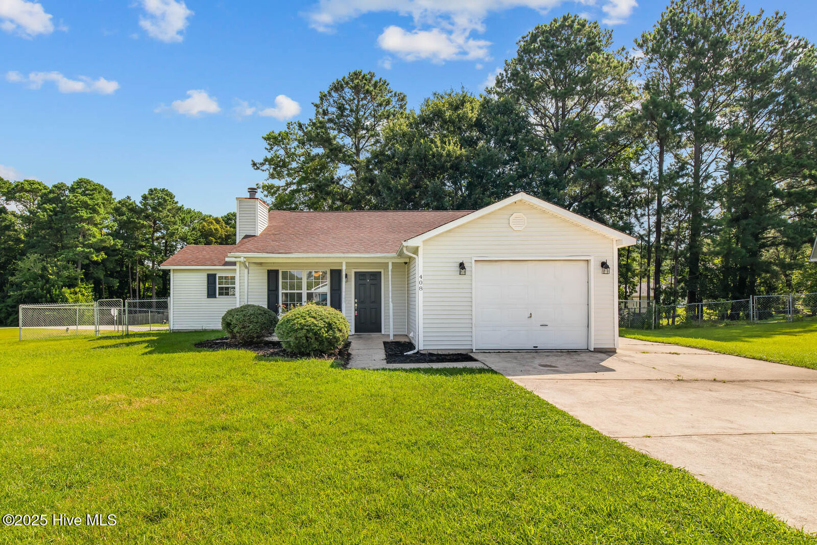 Property Photo:  408 Bluegrass Circle  NC 28546 