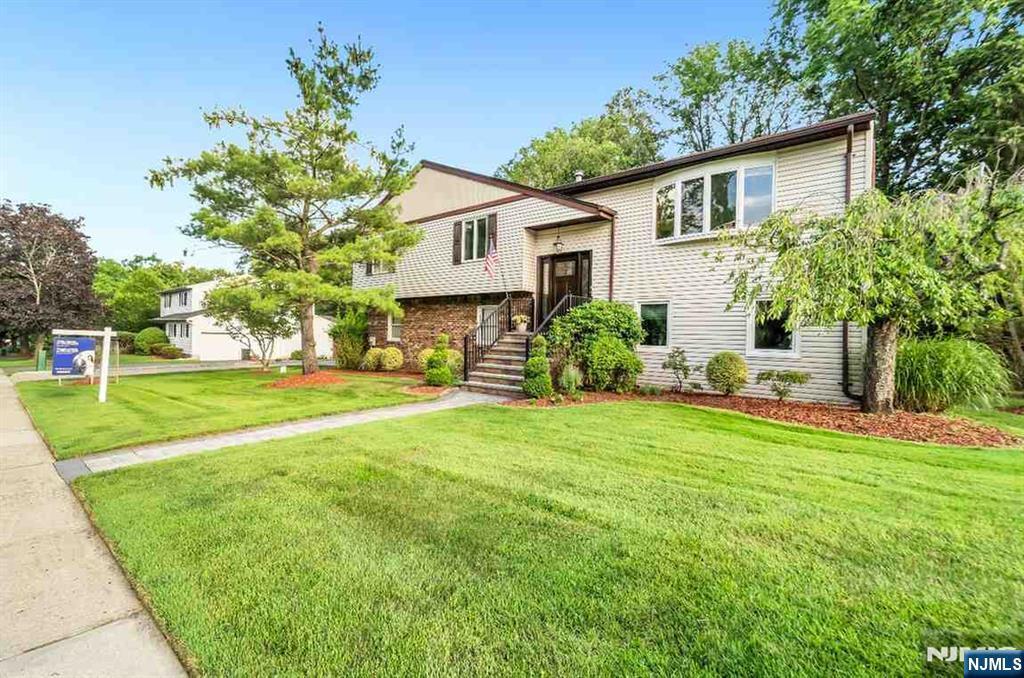 Property Photo: 6 Gateway Court NJ 07463