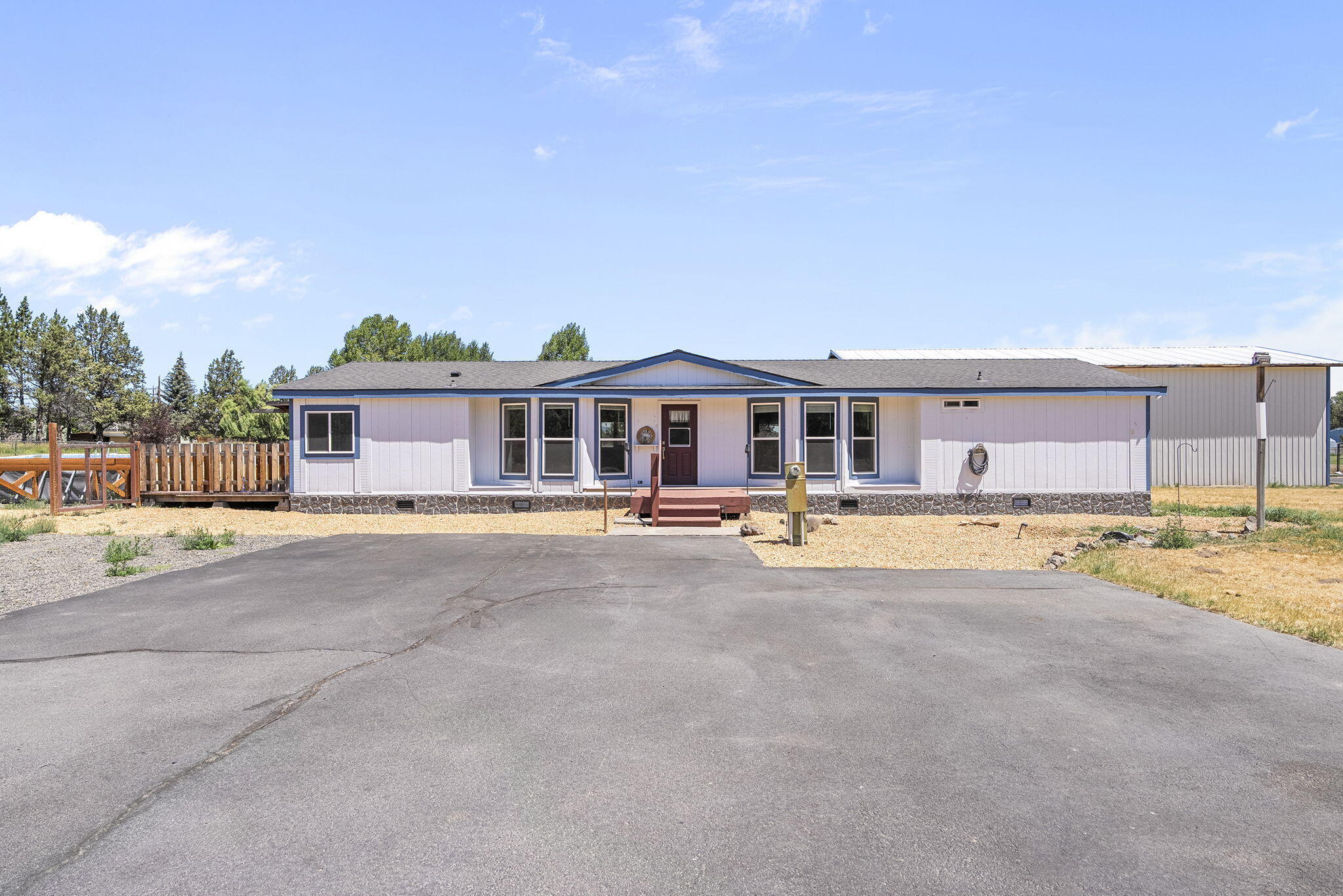 Property Photo: 64960 Hunnell Road OR 97703