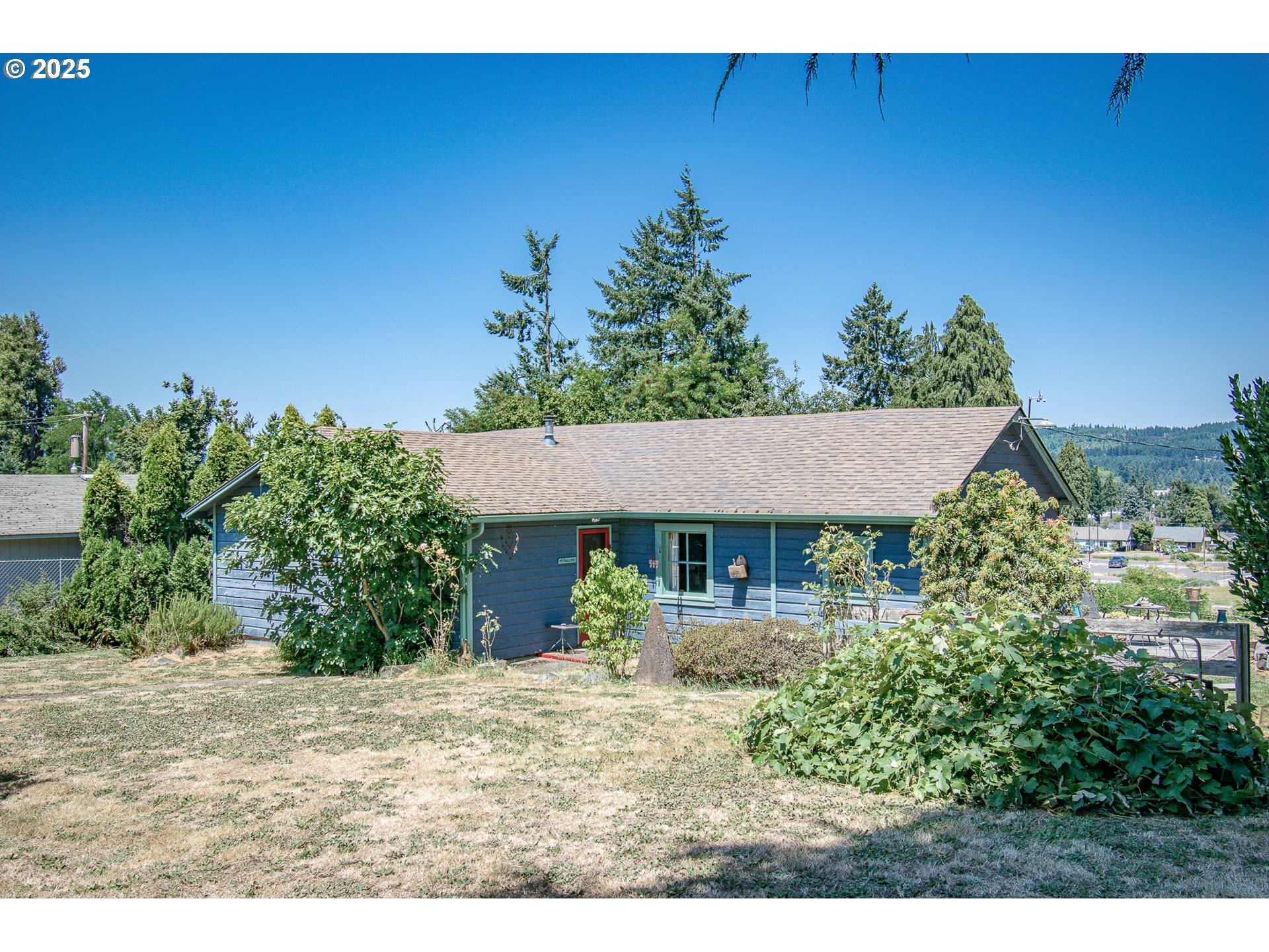 Property Photo: 1130 Cooper Ave OR 97424