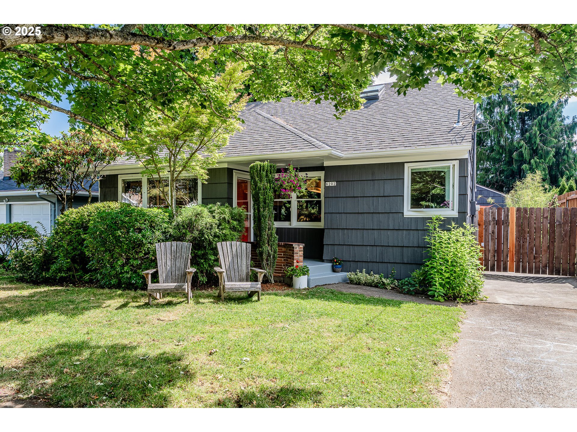 Property Photo: 6202 NE 35th Pl OR 97211