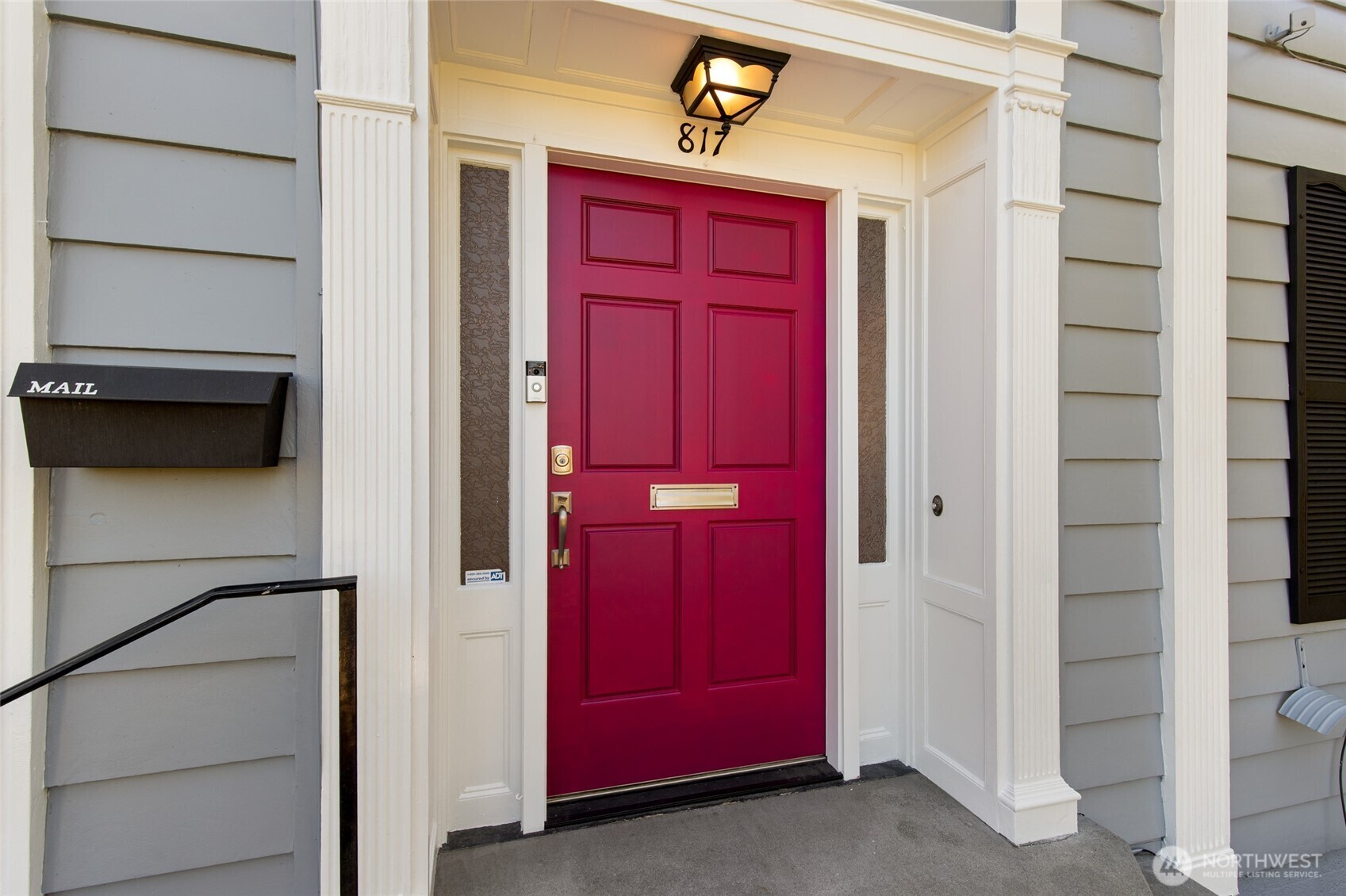 Property Photo:  817 E Shelby Street  WA 98102 