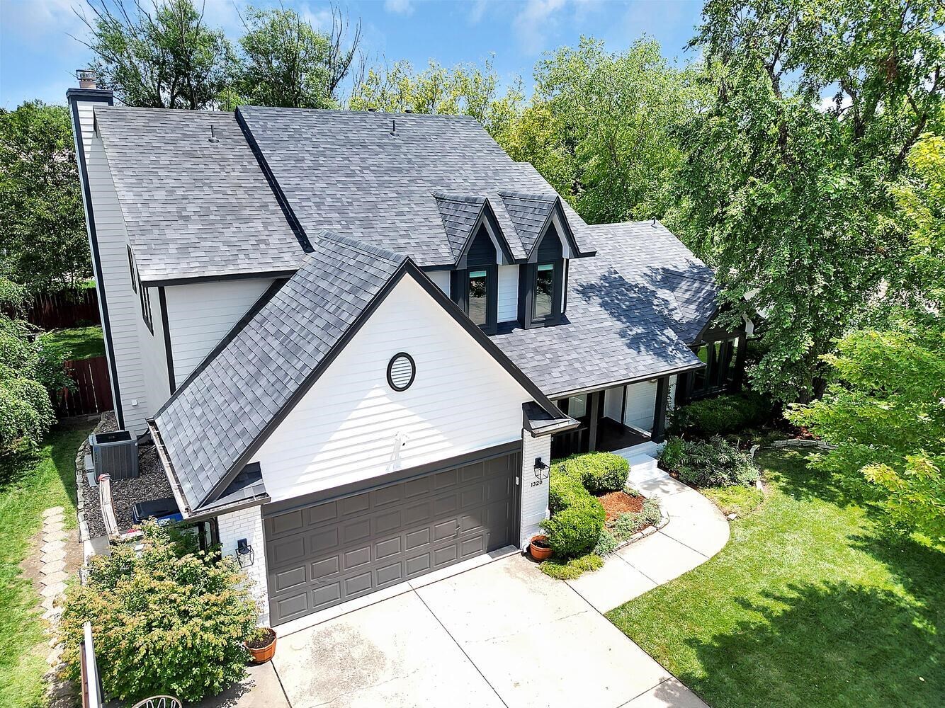 Property Photo: 1320 N Rutland Cir KS 67206