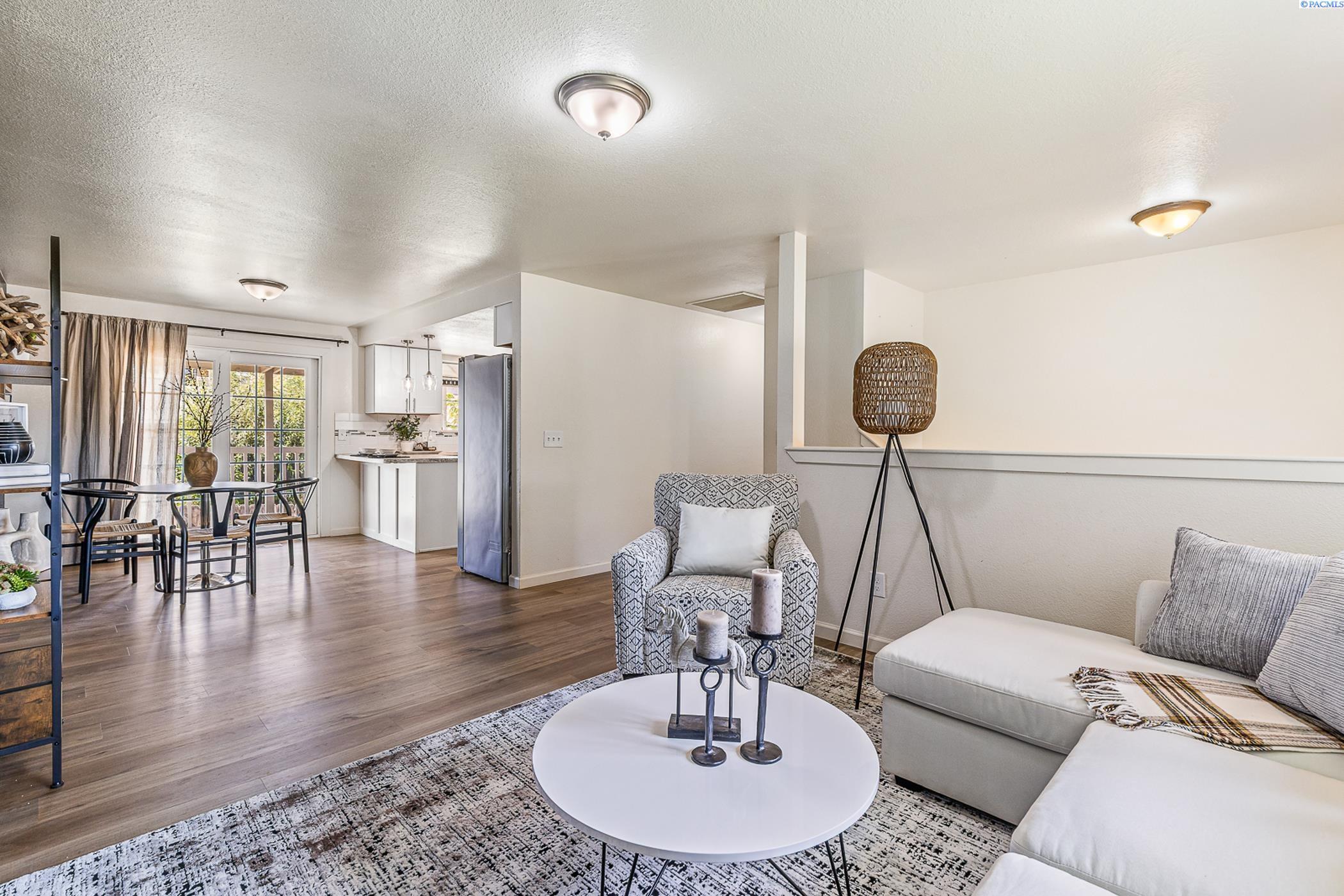 Property Photo:  1104 Leslie Ln  WA 99320-4501 
