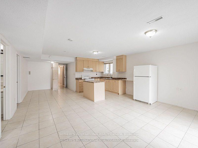 Property Photo: 140 Yuile Court Ground ON L6Y 5J6