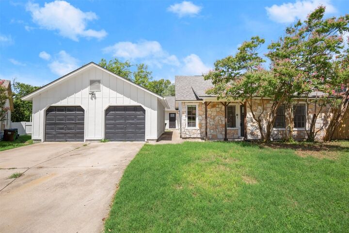 Property Photo: 1606 Dale Cove TX 78664