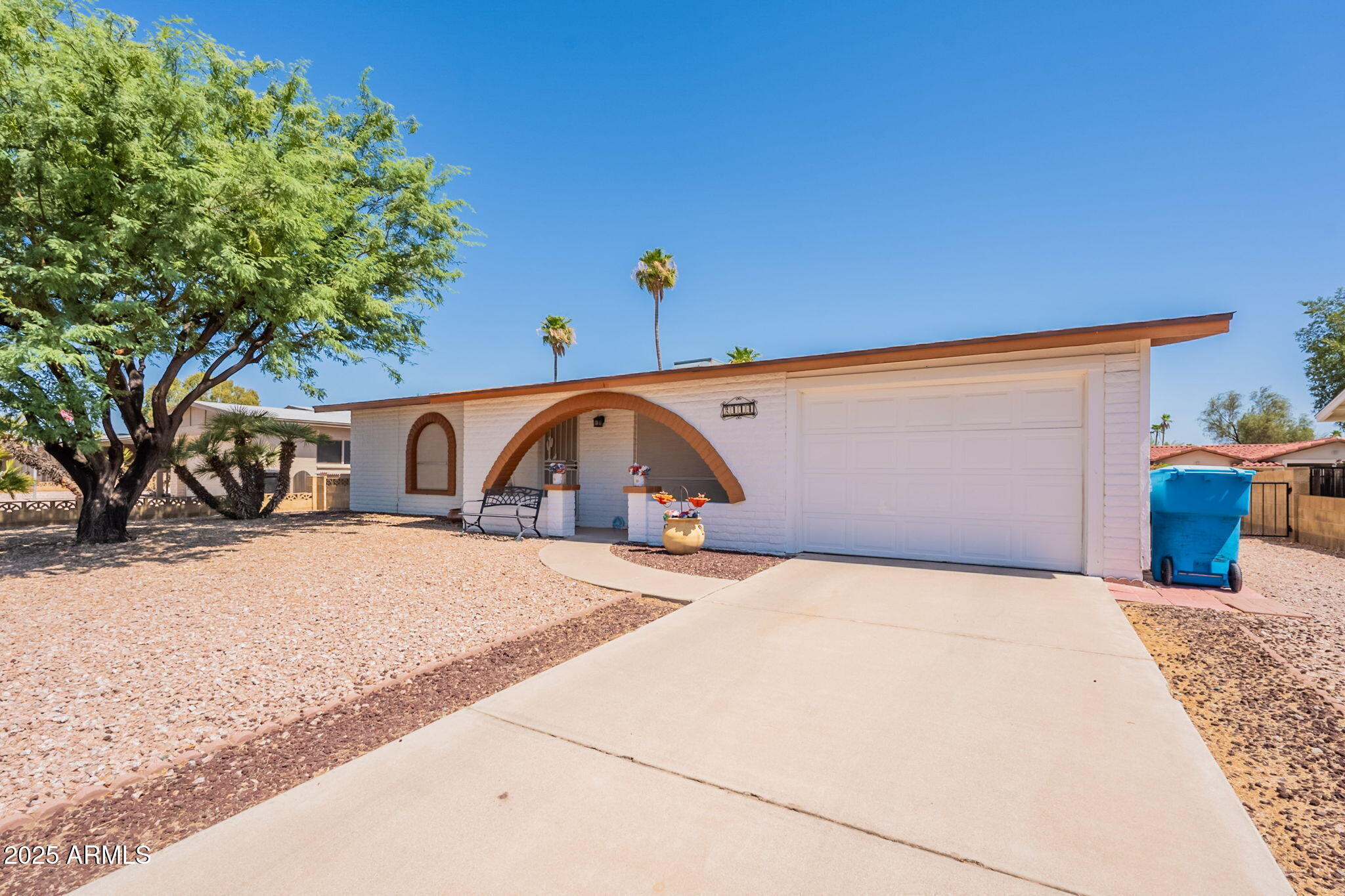 Property Photo: 2114 E Tierra Buena Lane AZ 85022