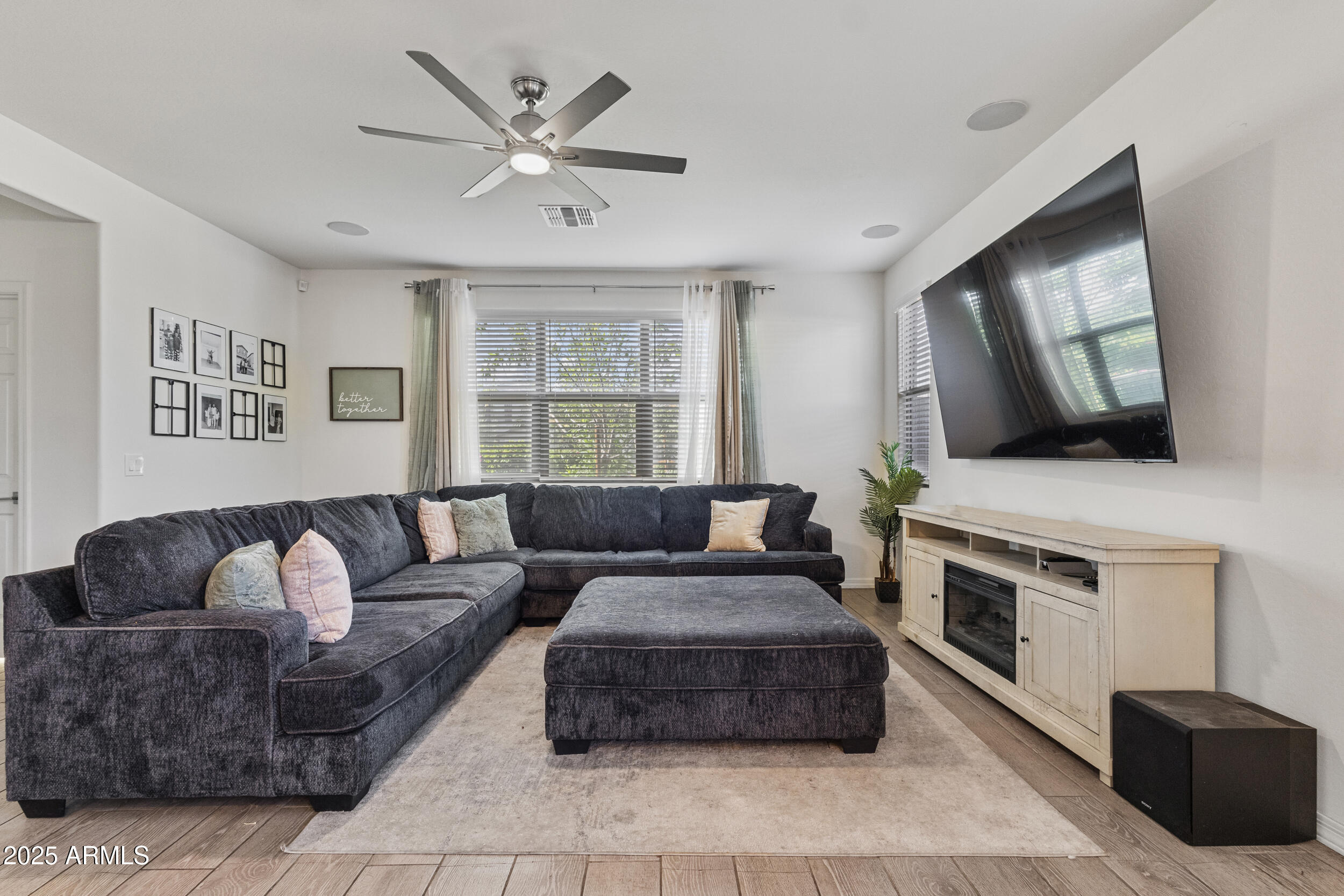 Property Photo:  3930 S 58th Lane  AZ 85043 
