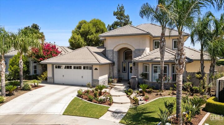 Property Photo: 2120 Wedgemont Place CA 93311