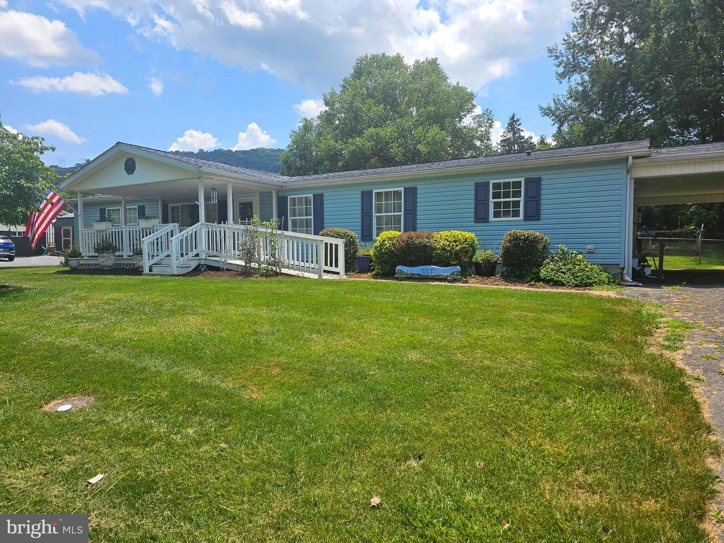 Property Photo: 453 Davis Avenue WV 26753