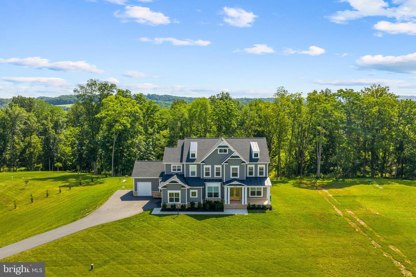 Property Photo:  19098 Huntridge Preserve Court  VA 20132 