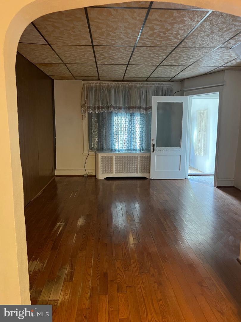 Property Photo: 4941 N Front Street PA 19120