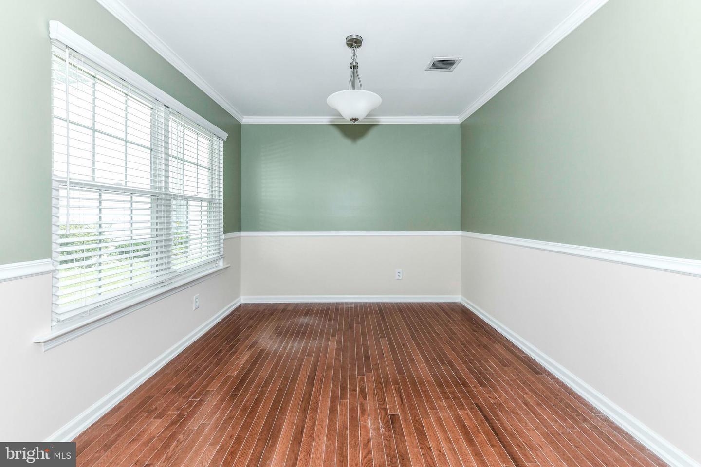 Property Photo:  10135 Forest Hill Circle  VA 20110 