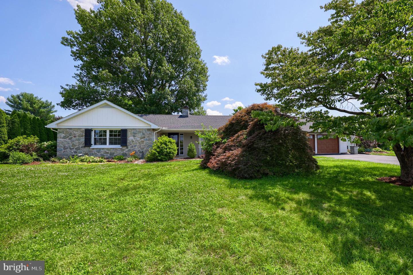 Property Photo: 8 Budview Drive PA 17584