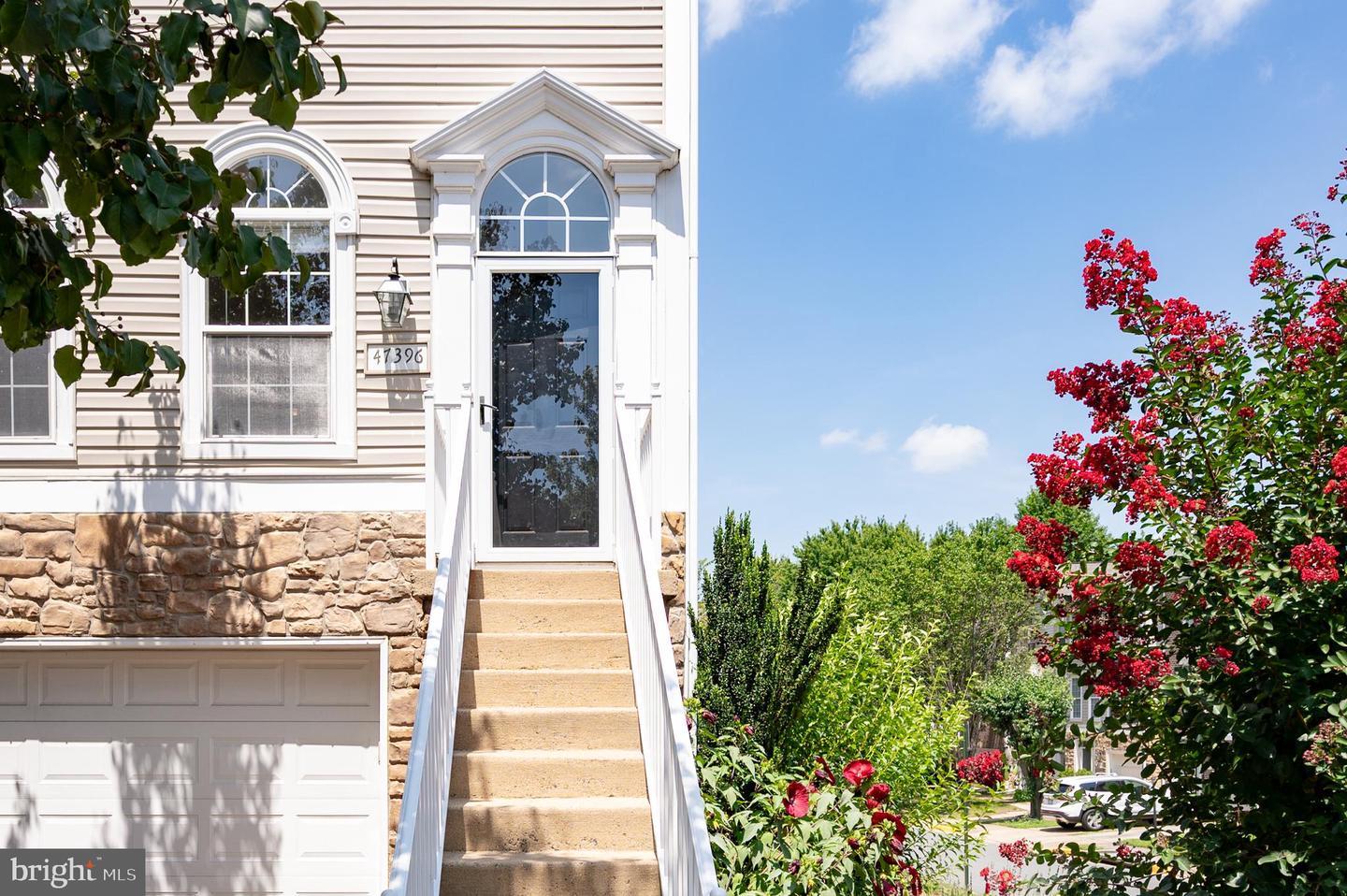 Property Photo:  47396 Victoria Falls Square  VA 20165 