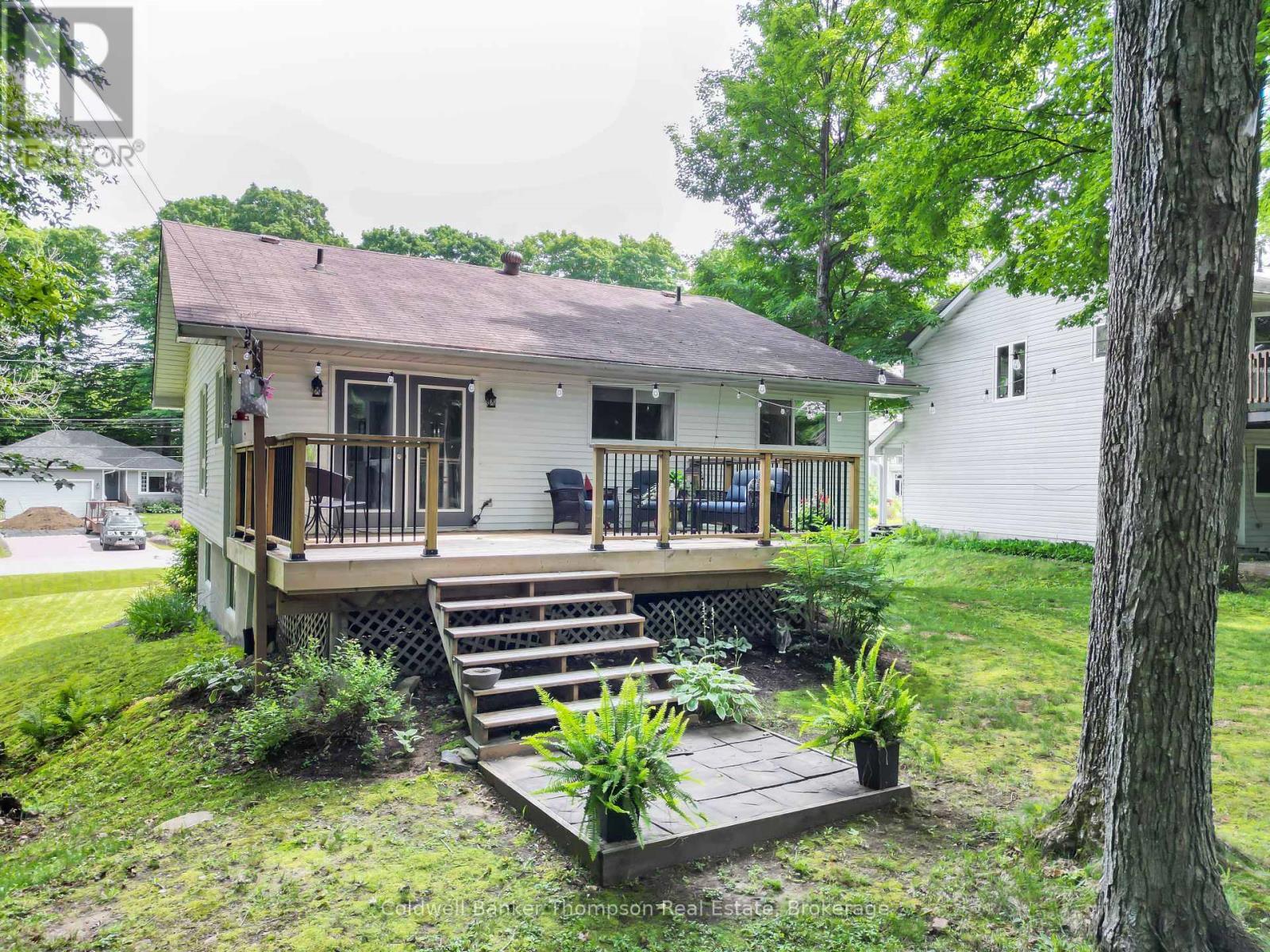 Property Photo: 32 Southdale Drive ON P1H 1P7