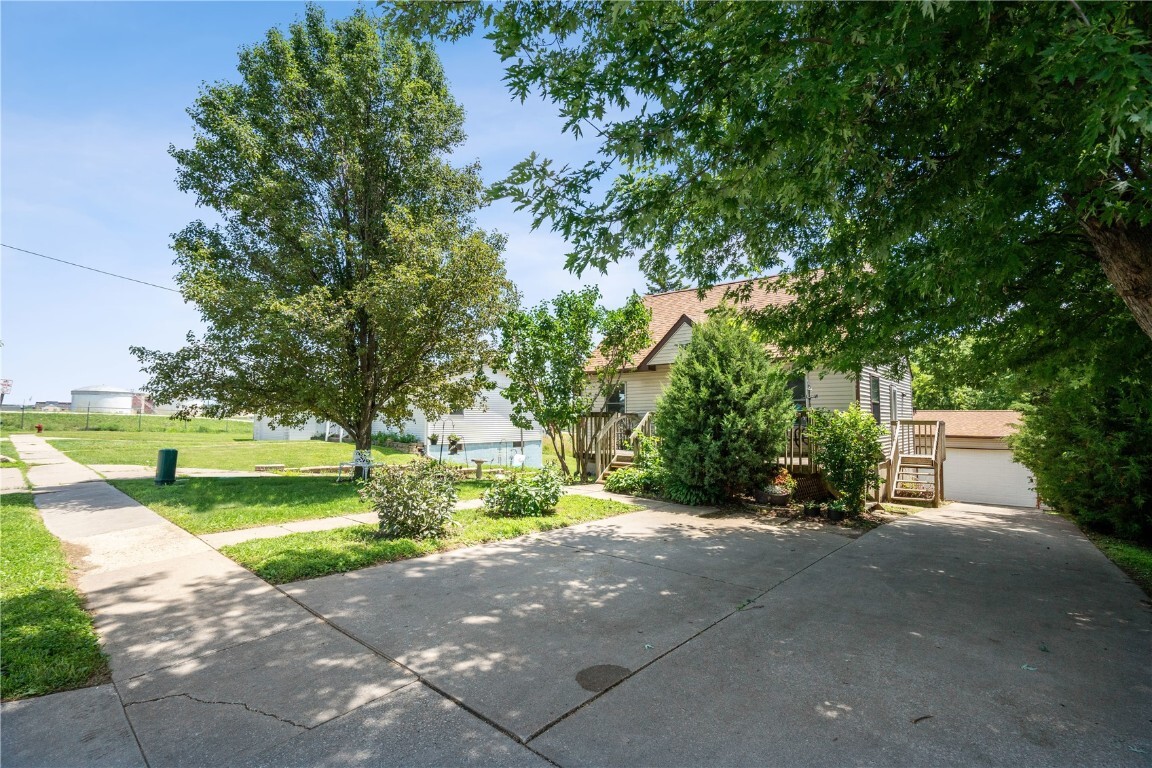 Property Photo: 604 Fairchild Street IA 52241