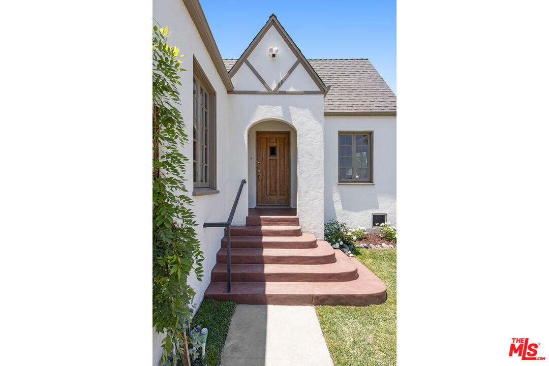 Property Photo: 4772 Twining St CA 90032