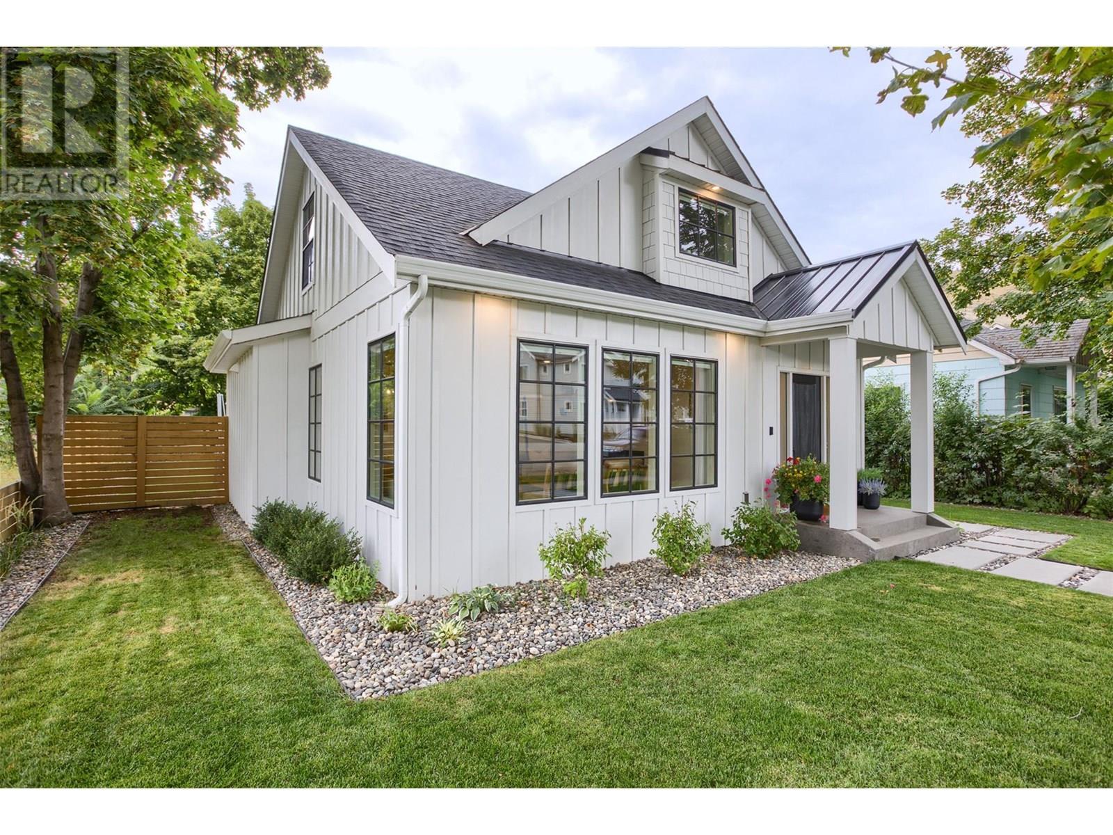 Property Photo:  620 Cambridge Avenue  BC V1Y 7M6 