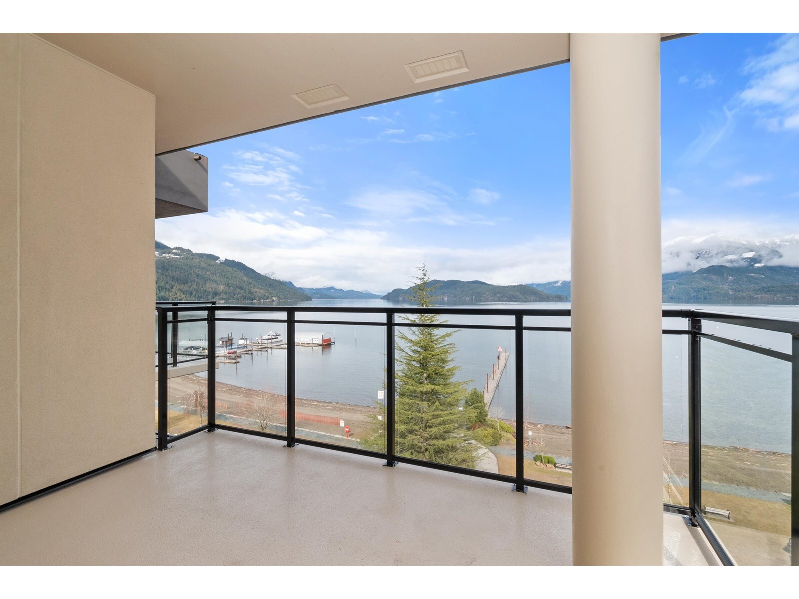 Property Photo: 120 Esplanade Avenue 704 BC V0M 1K0