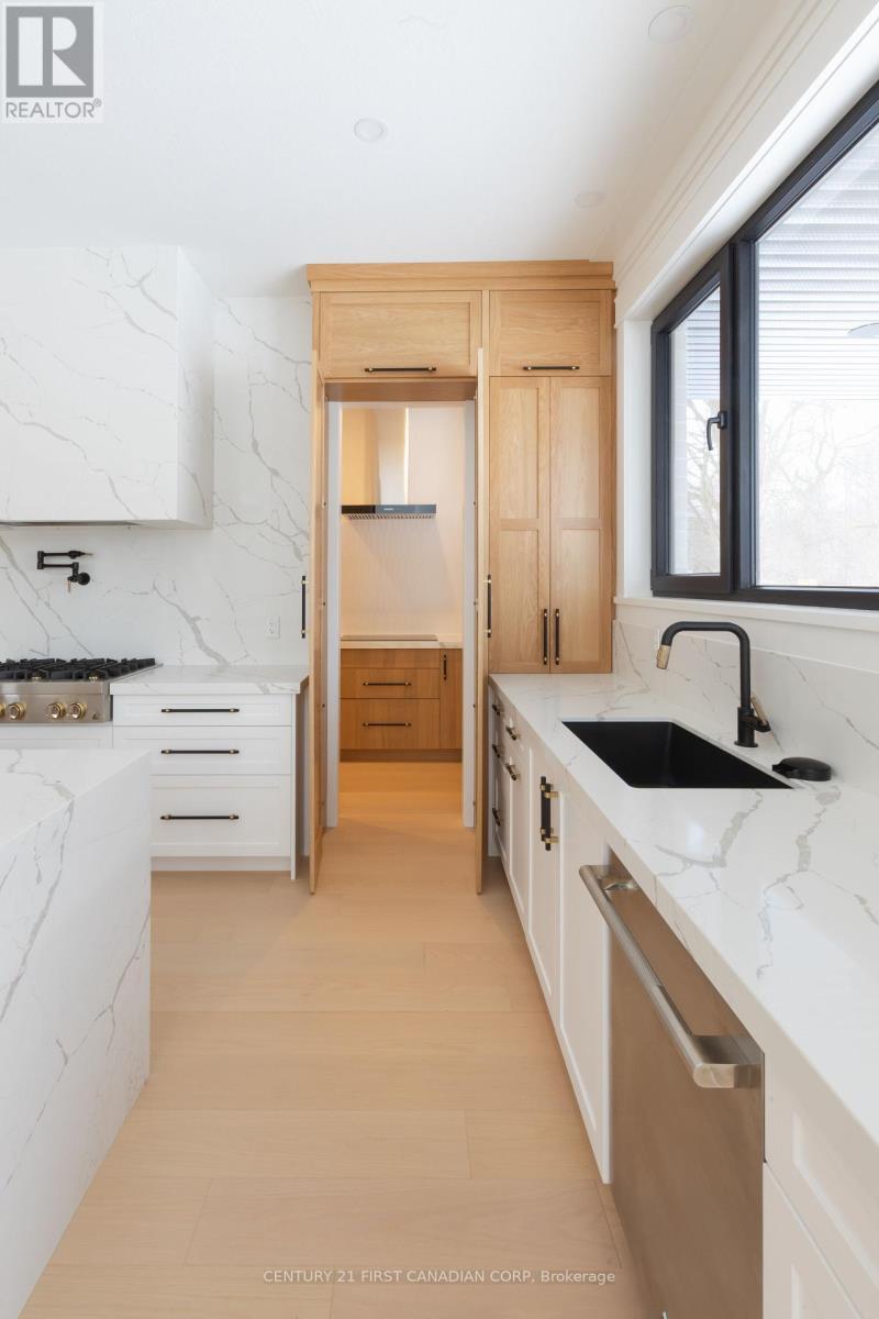 Photo de la propriété:  3116 Gillespie Trail  ON N6P 0L4 
