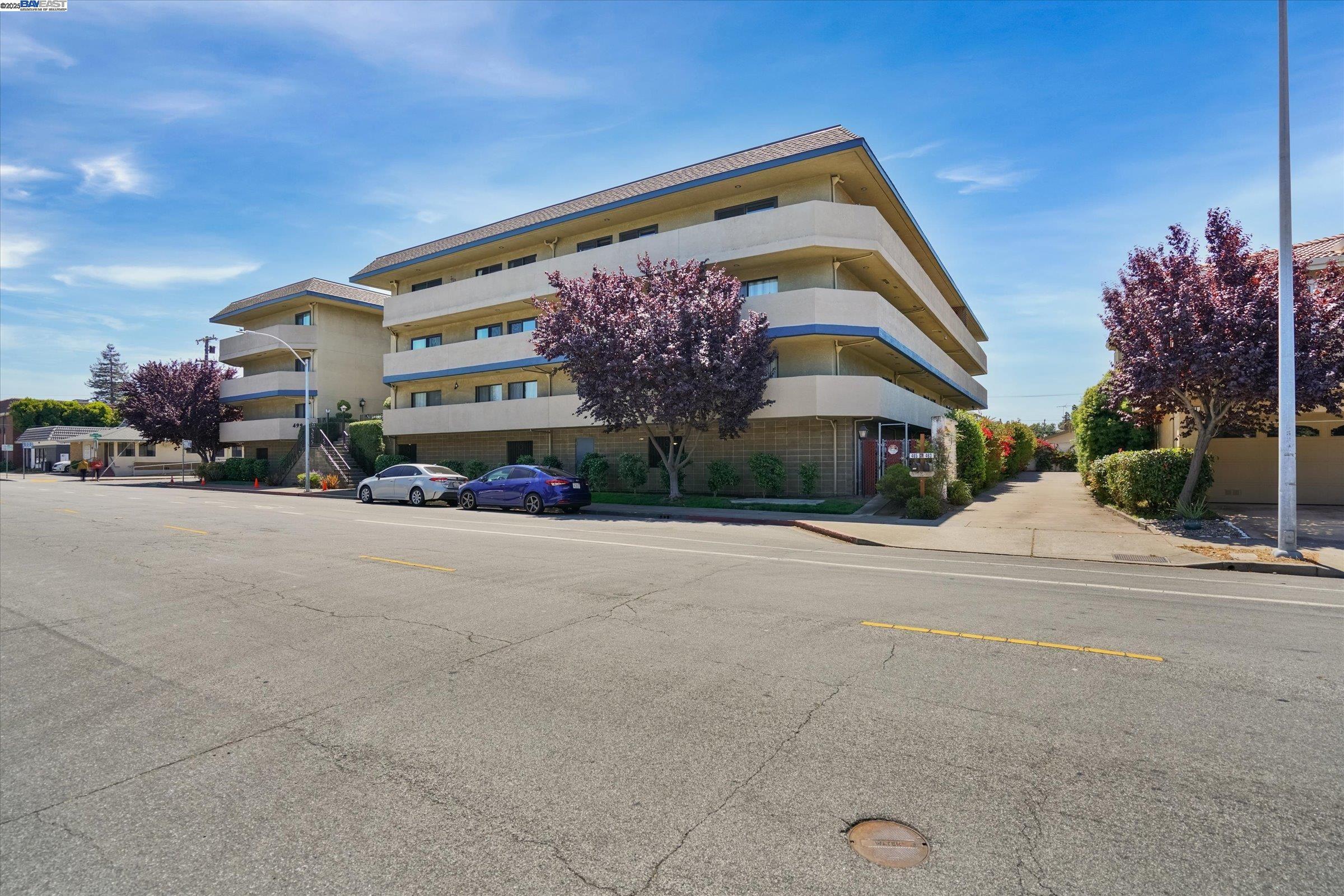 Property Photo:  499 Estudillo Ave 302  CA 94577 