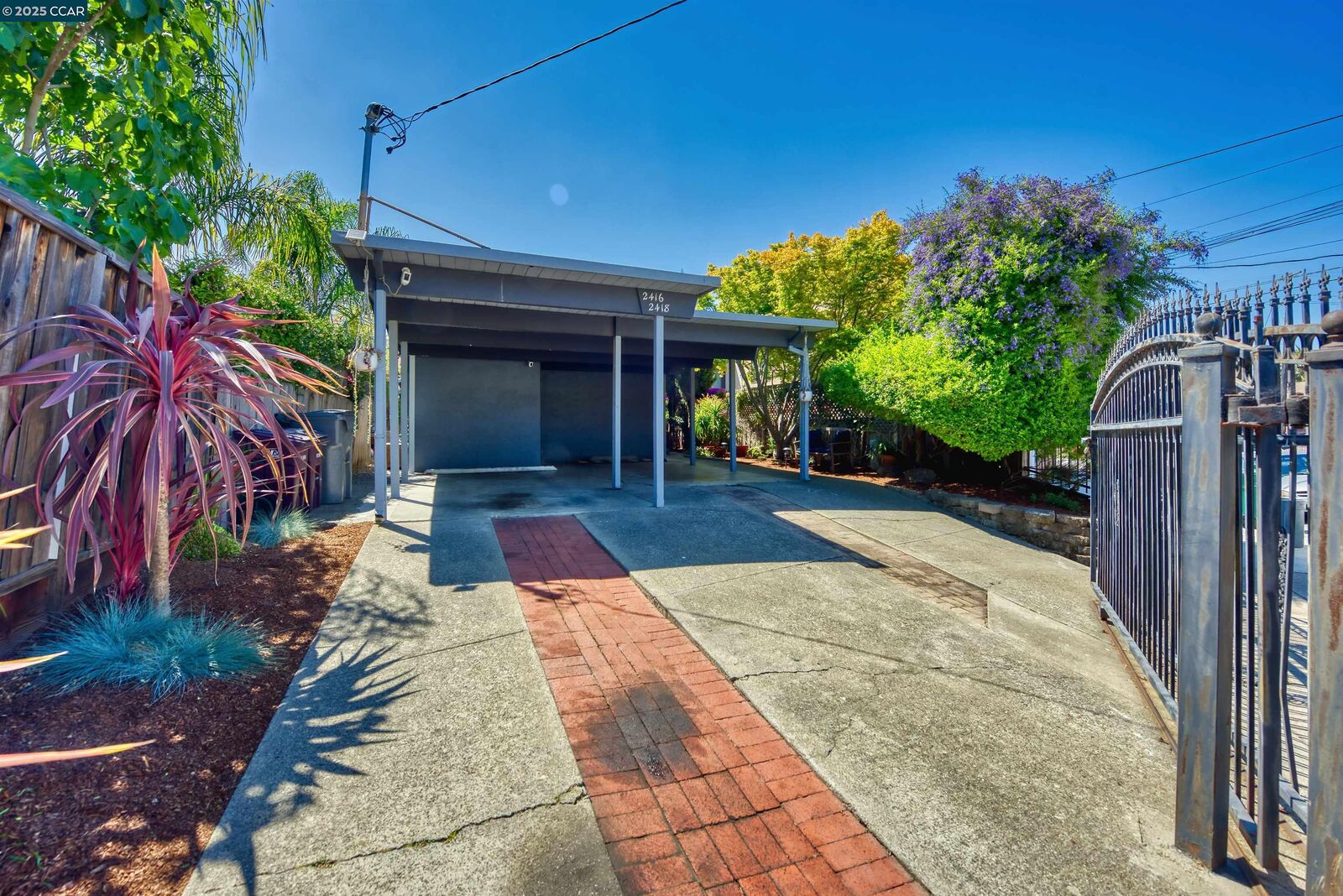 Property Photo: 2416-2418 Kingsland Ave CA 94601