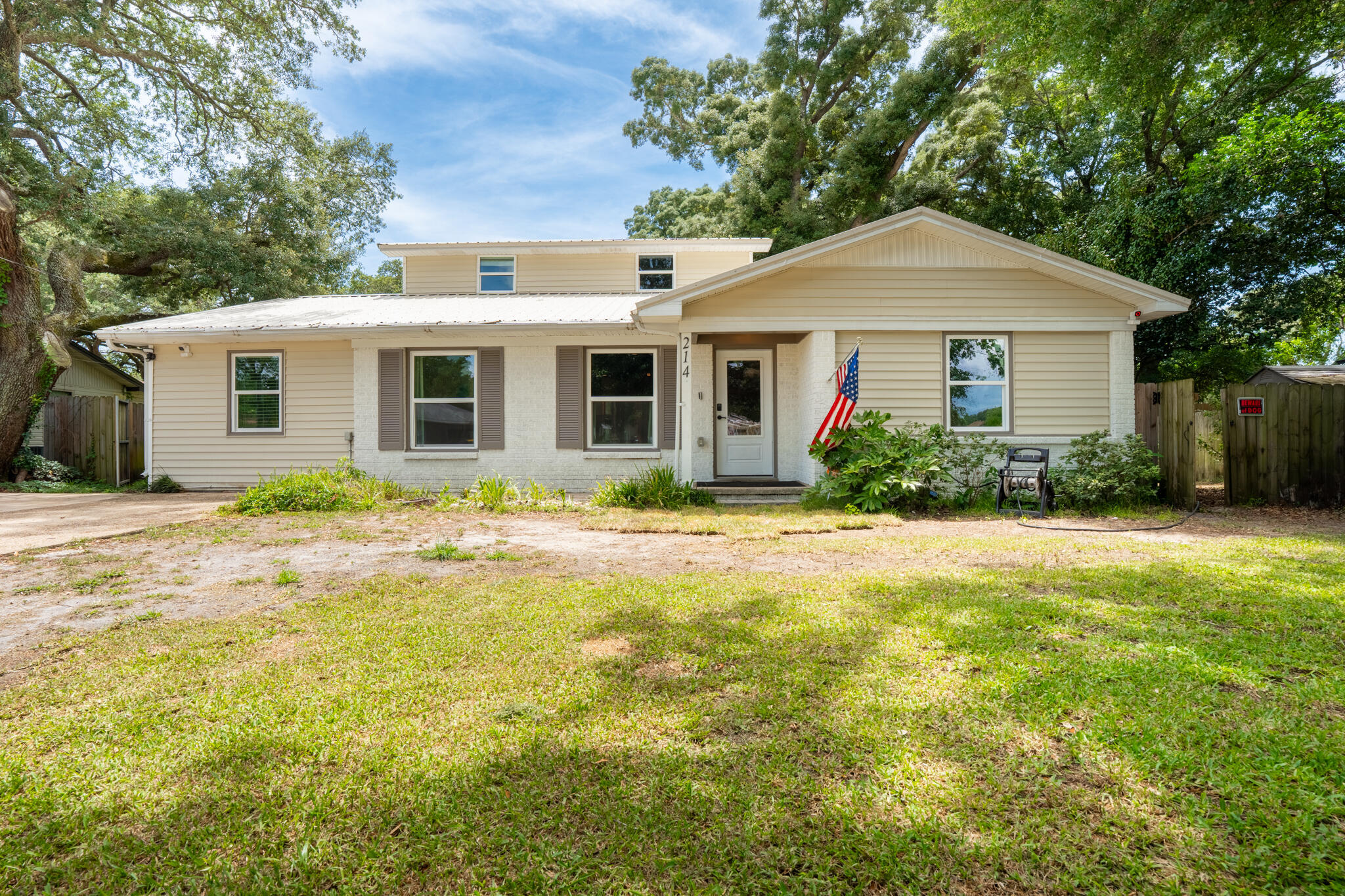 Property Photo: 214 NW Loizos Drive FL 32548