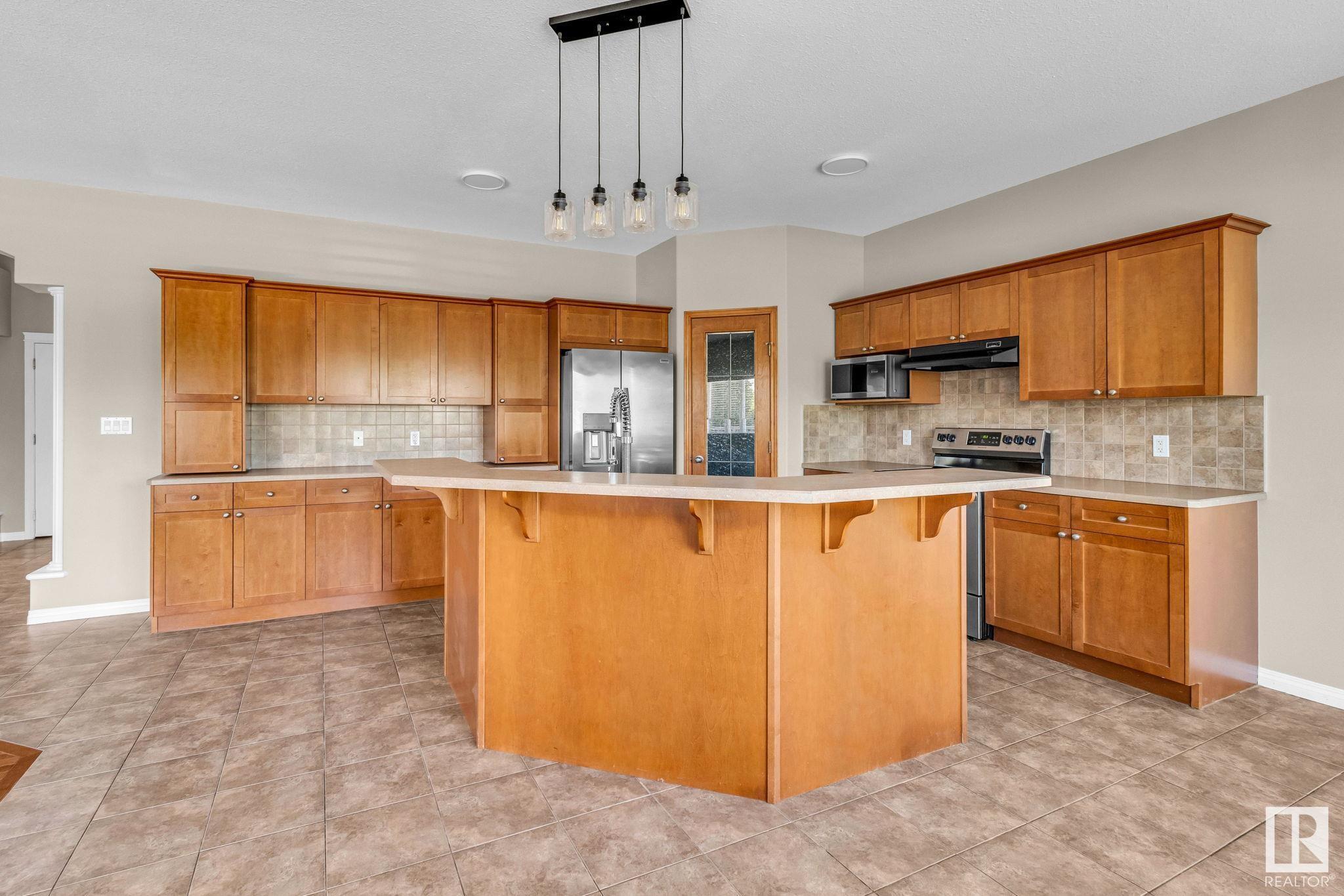 Property Photo: 14 Wesleyan Court AB T8L 0C9