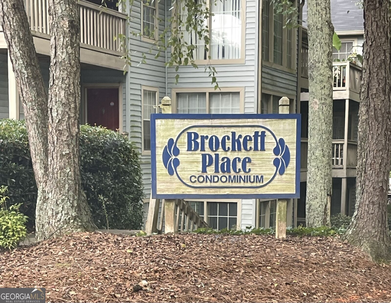 Property Photo: 1310 Brockett Place GA 30021