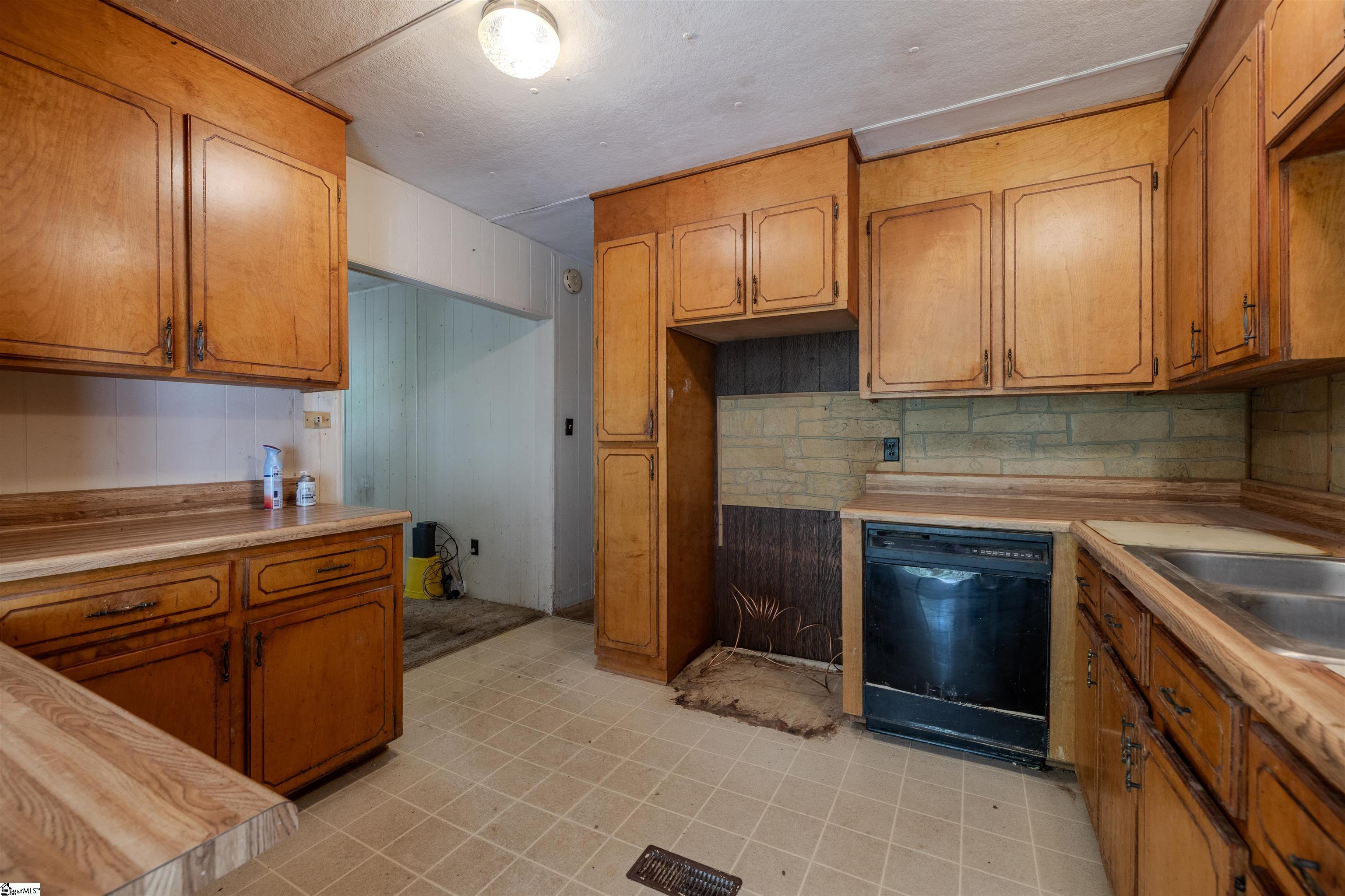 Property Photo: 164 Wagon Ford Road SC 29640-7672