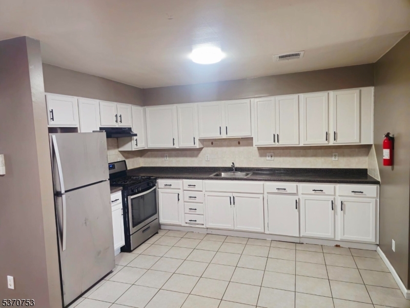 Property Photo: 447 S 18th St 1 NJ 07103
