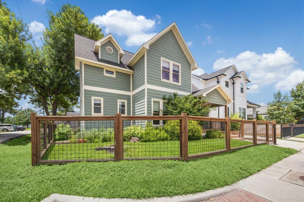 Property Photo:  1101 Tabor Street  TX 77009 