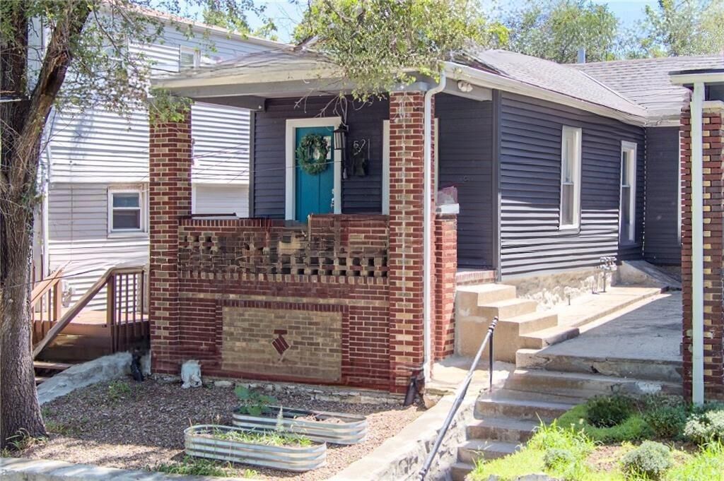 Property Photo: 521 Tracy Avenue MO 64016