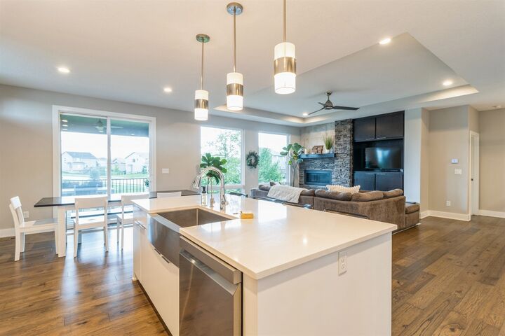 Property Photo:  905 NE Badger Lane  IA 50263 