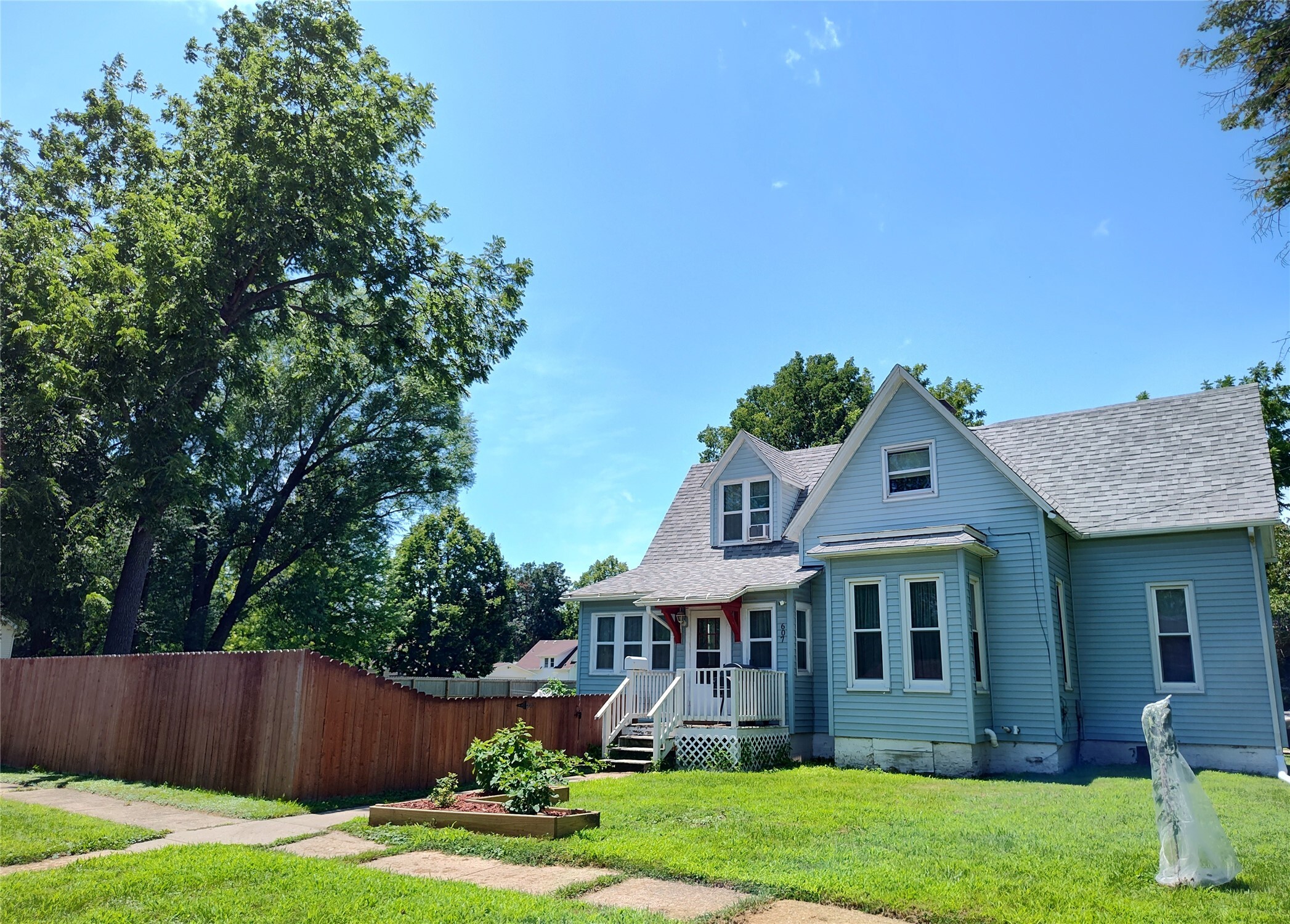 Property Photo: 607 Clay Street IA 50036