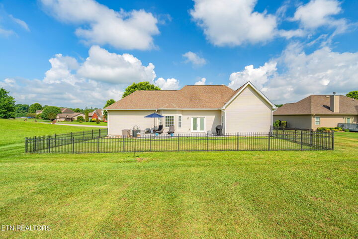 Property Photo: 824 Commonwealth Ave TN 37871