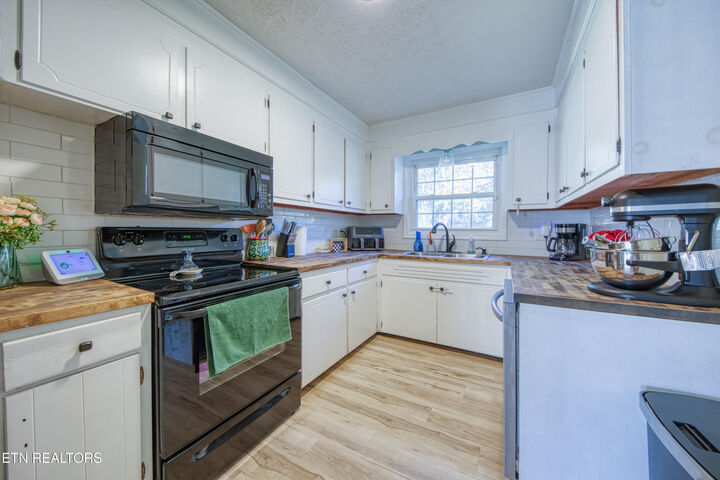 Property Photo: 1515 Charles Drive TN 37918