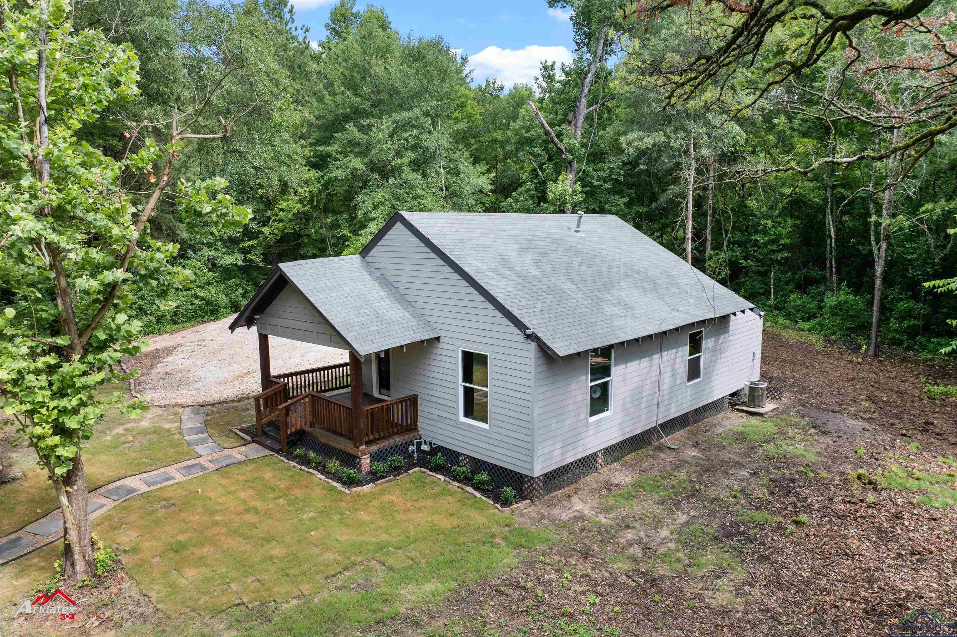 Property Photo: 200 Jenkins St TX 75652