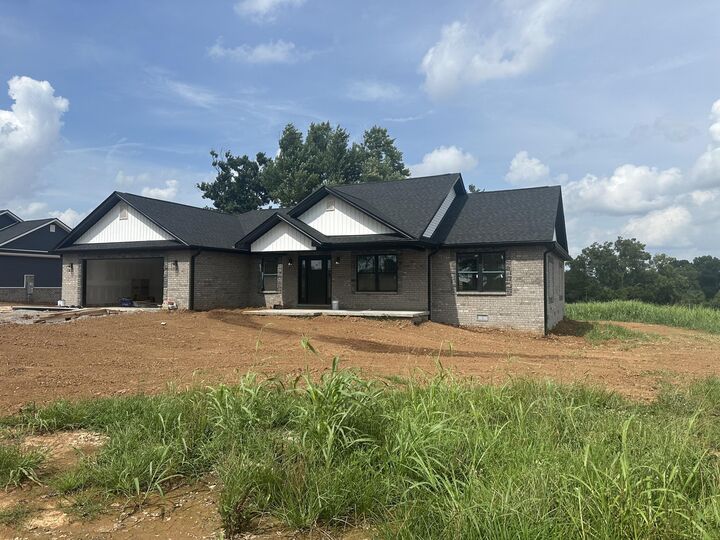 Property Photo:  195 Carriage Court  KY 42503 