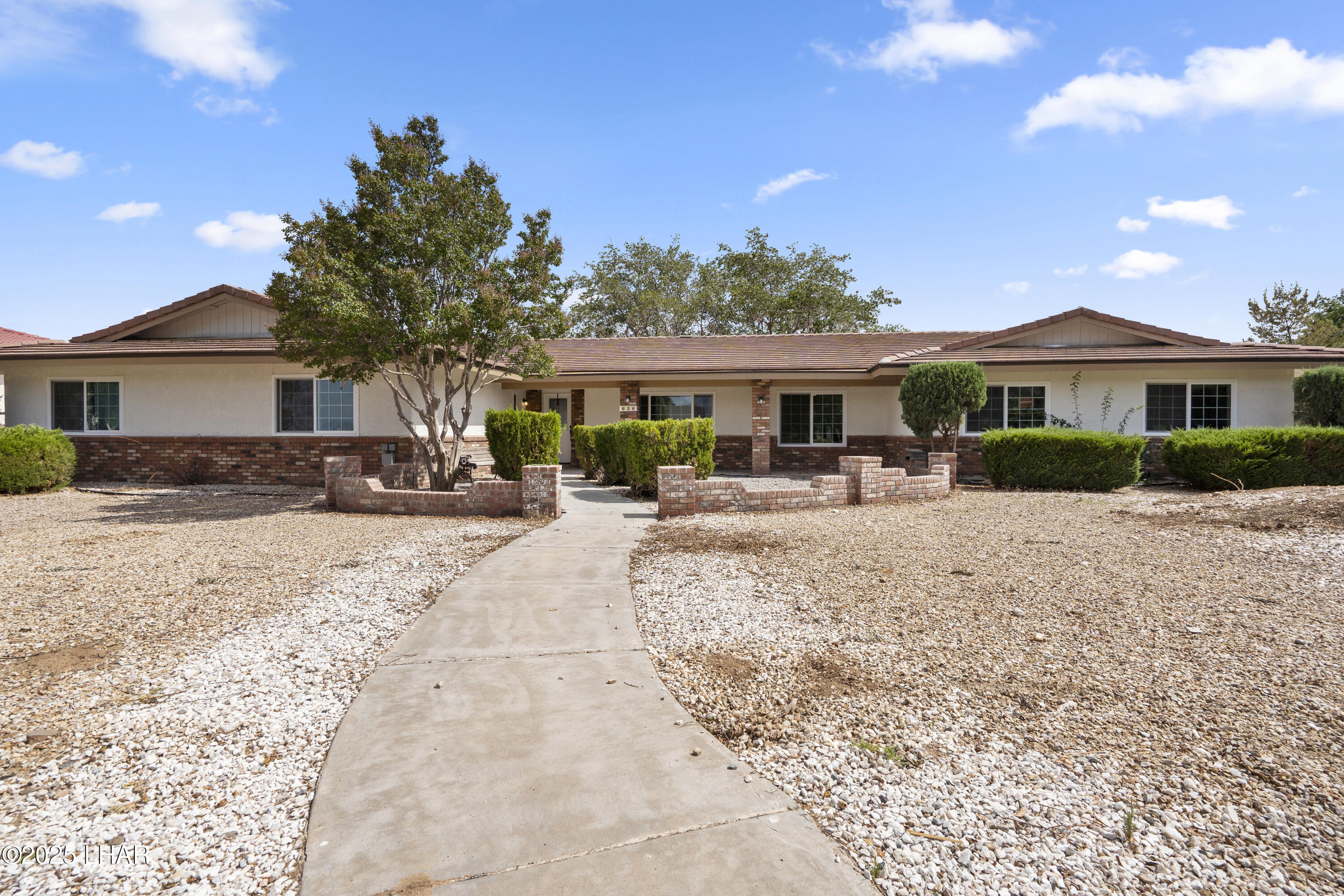 Property Photo: 630 Shadow Mountain Dr AZ 86409