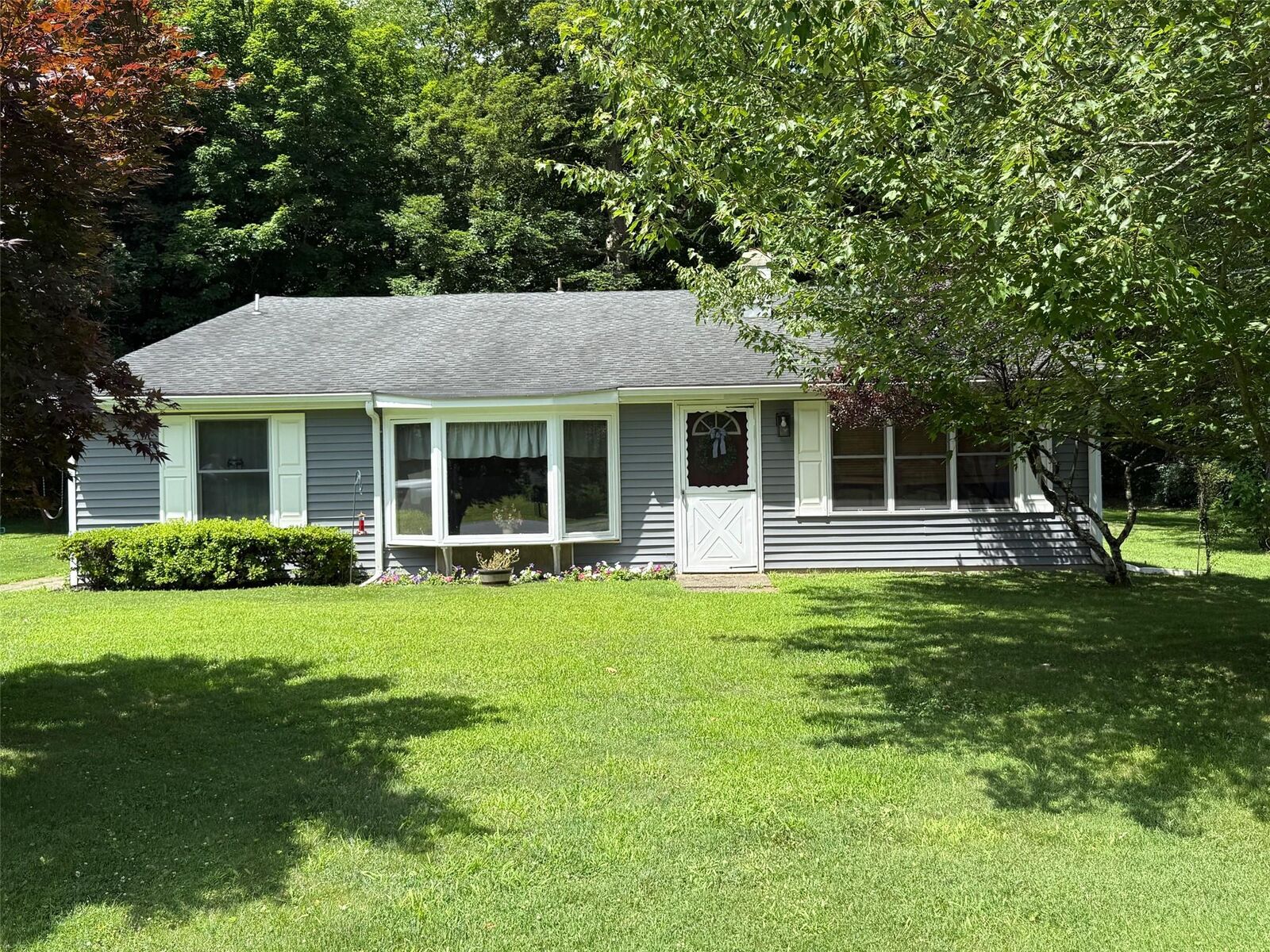 Property Photo:  10 Raymond Avenue  NY 12522 