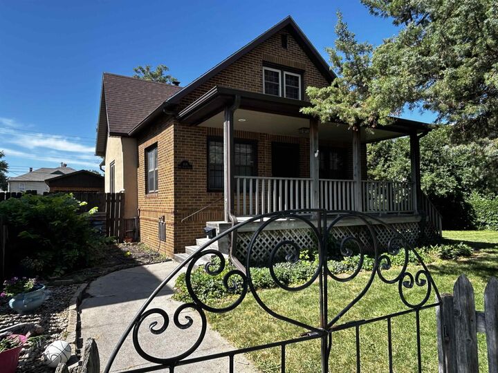 Property Photo: 414 W 2nd NE 69101