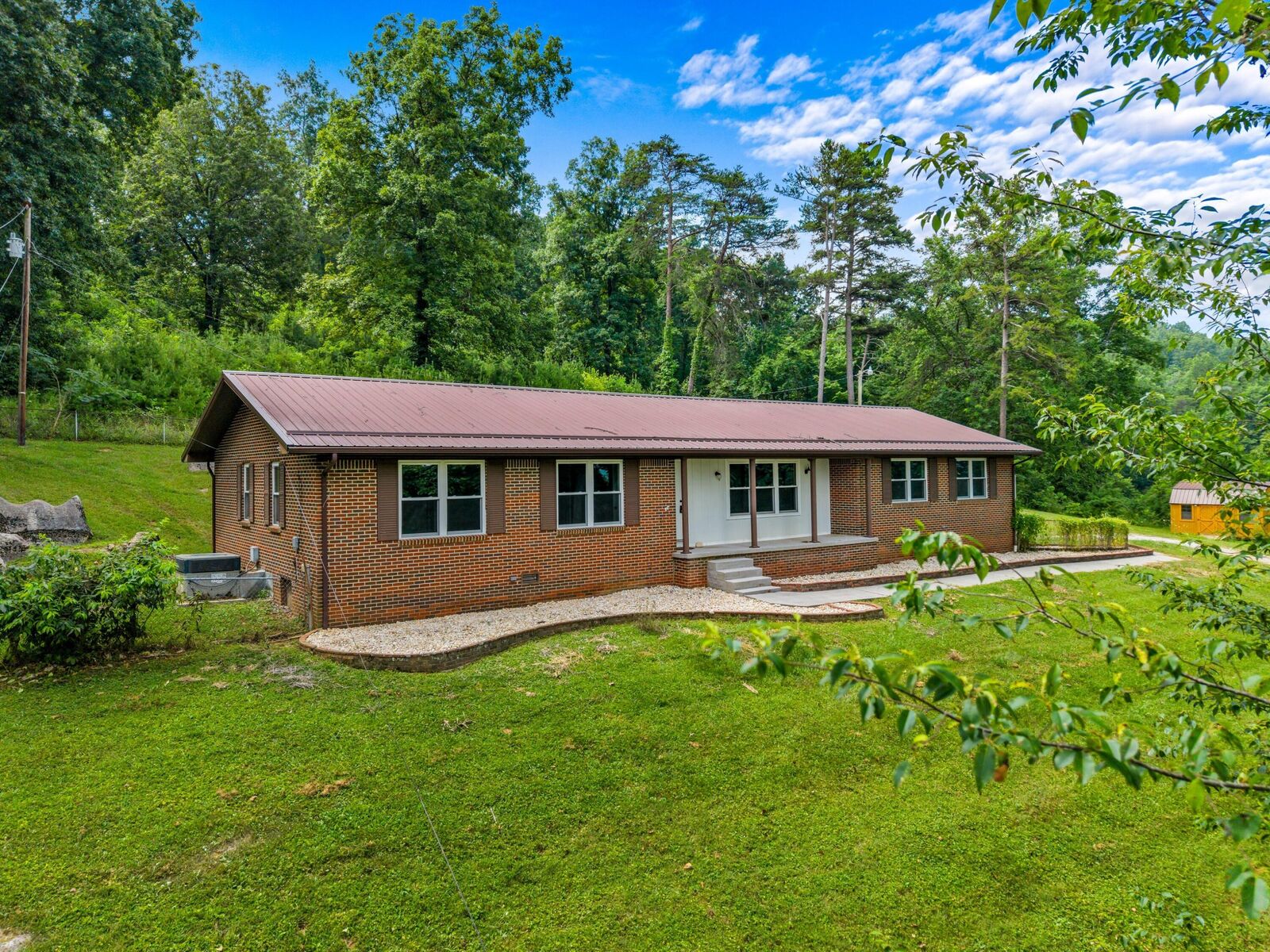 Property Photo: 221 Greer Lane Lane TN 37879