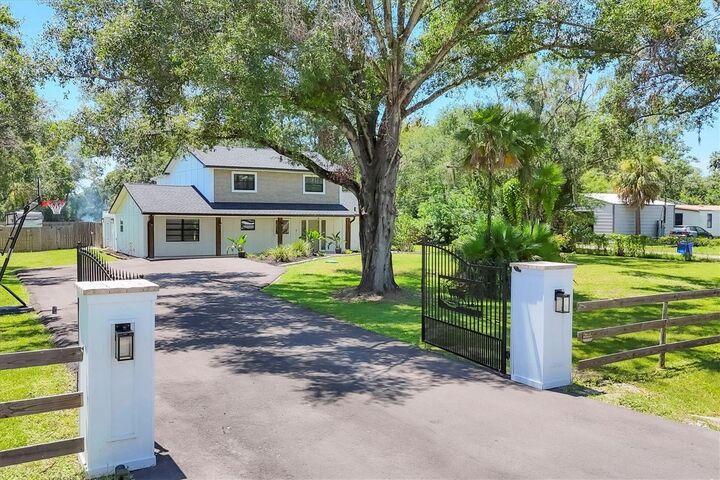 Property Photo:  2503 W Lake Drive  FL 33598 
