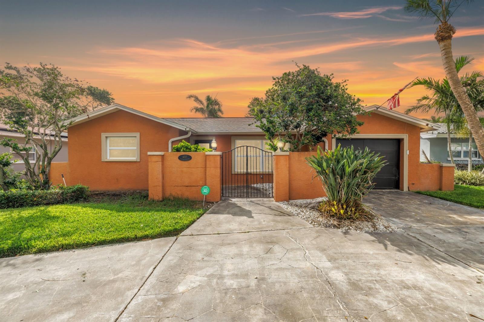 4037 Overlook Drive NE  St Petersburg FL 33703 photo
