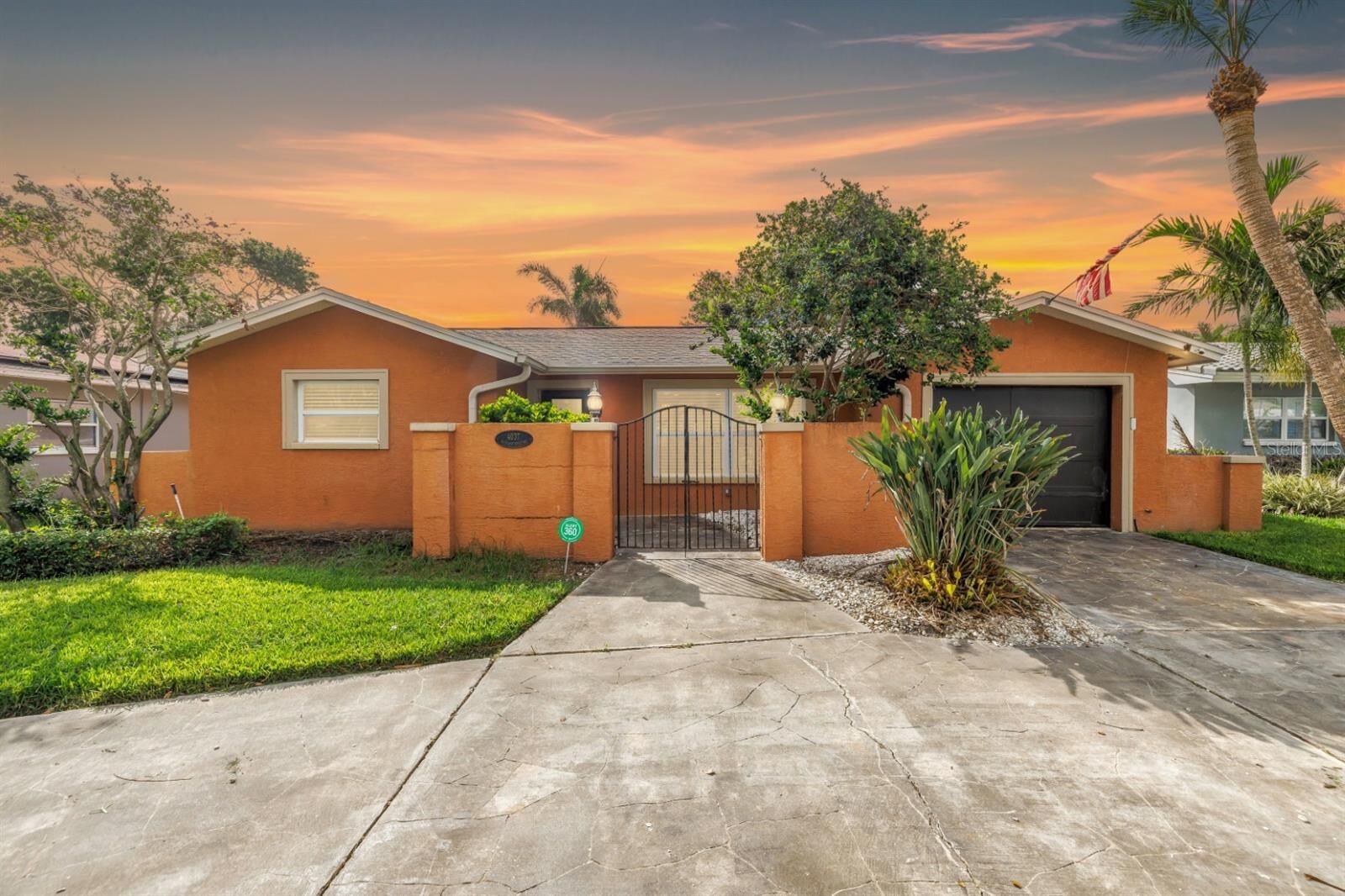 Property Photo:  4037 Overlook Drive NE  FL 33703 