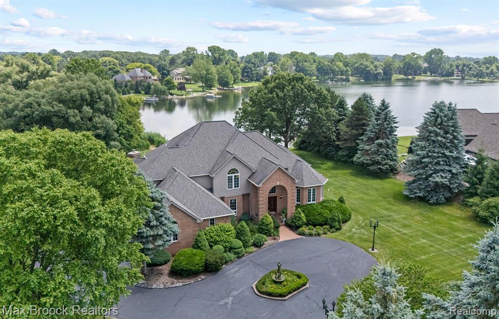 Property Photo:  519 Hawksmoore Drive  MI 48348 3688 