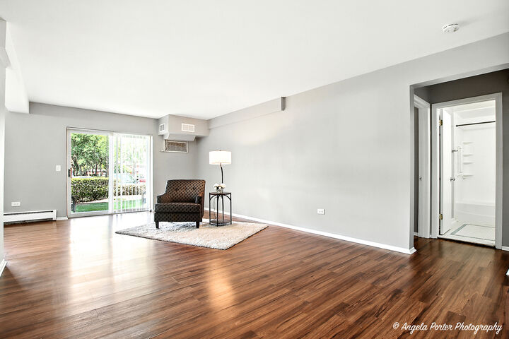 Property Photo:  2424 E Oakton Street 1G  IL 60004 